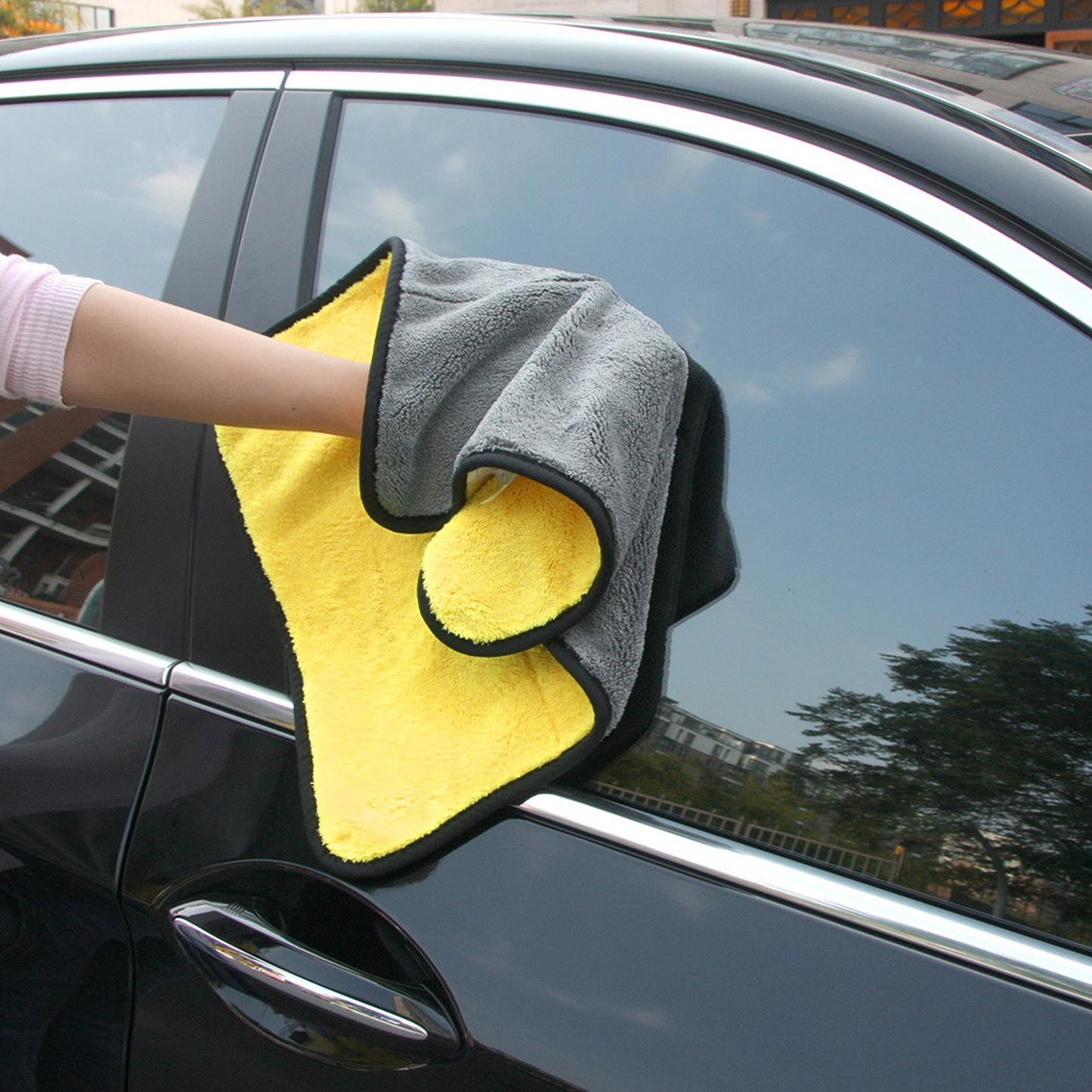 Ultra-Soft Microfiber Towel For Car Buffing And Detailing